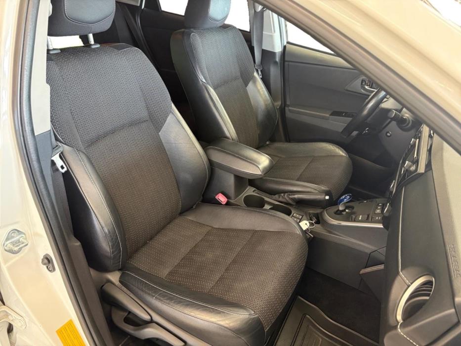 TOYOTA Auris 2013