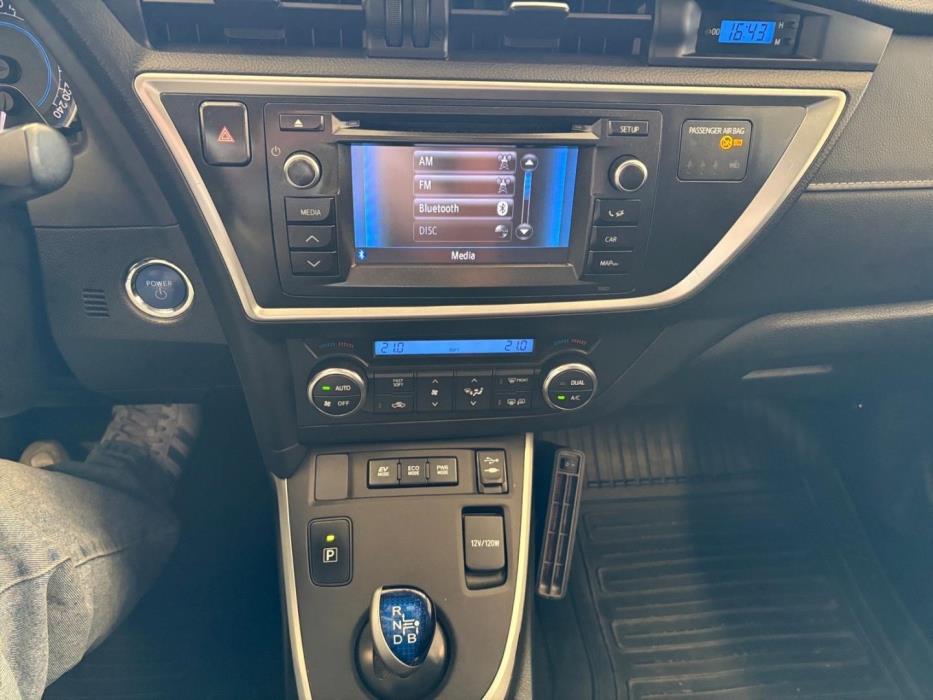 TOYOTA Auris 2013