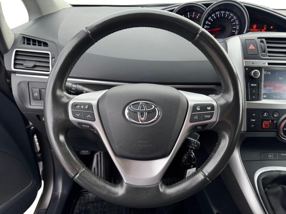TOYOTA Verso 2015
