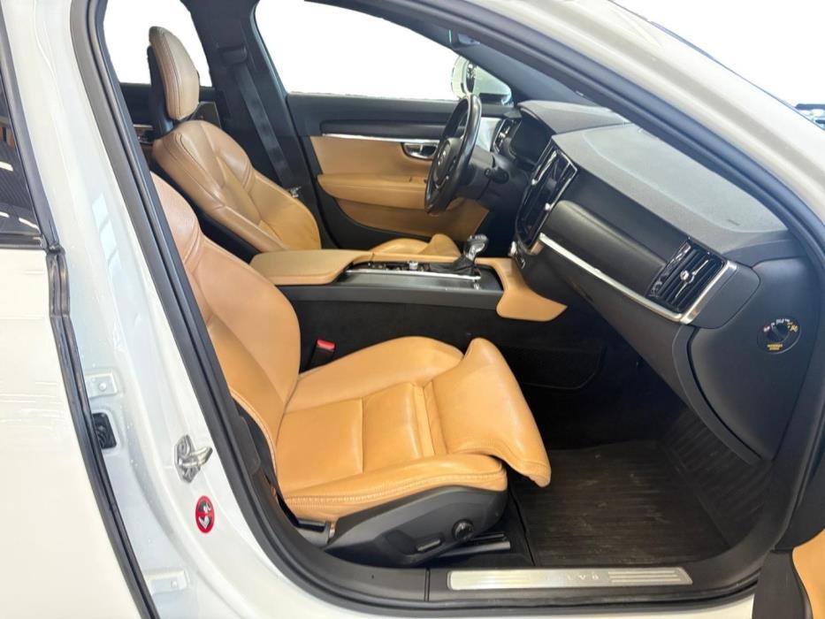 VOLVO V90 Cross Country 2017