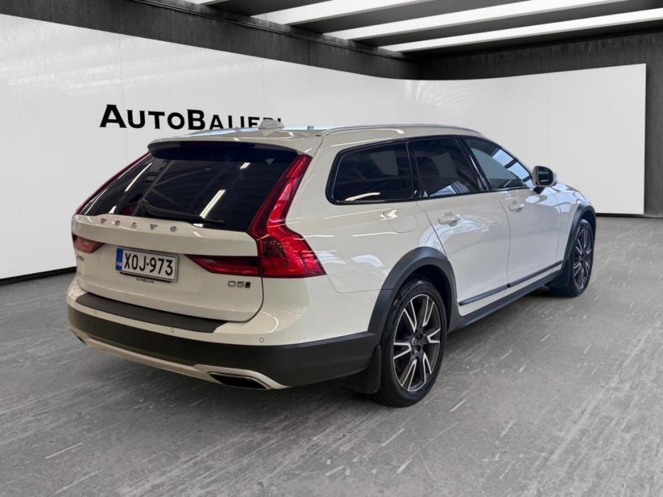 VOLVO V90 Cross Country 2017