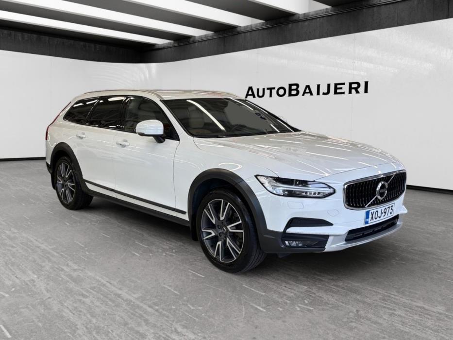 VOLVO V90 Cross Country 2017