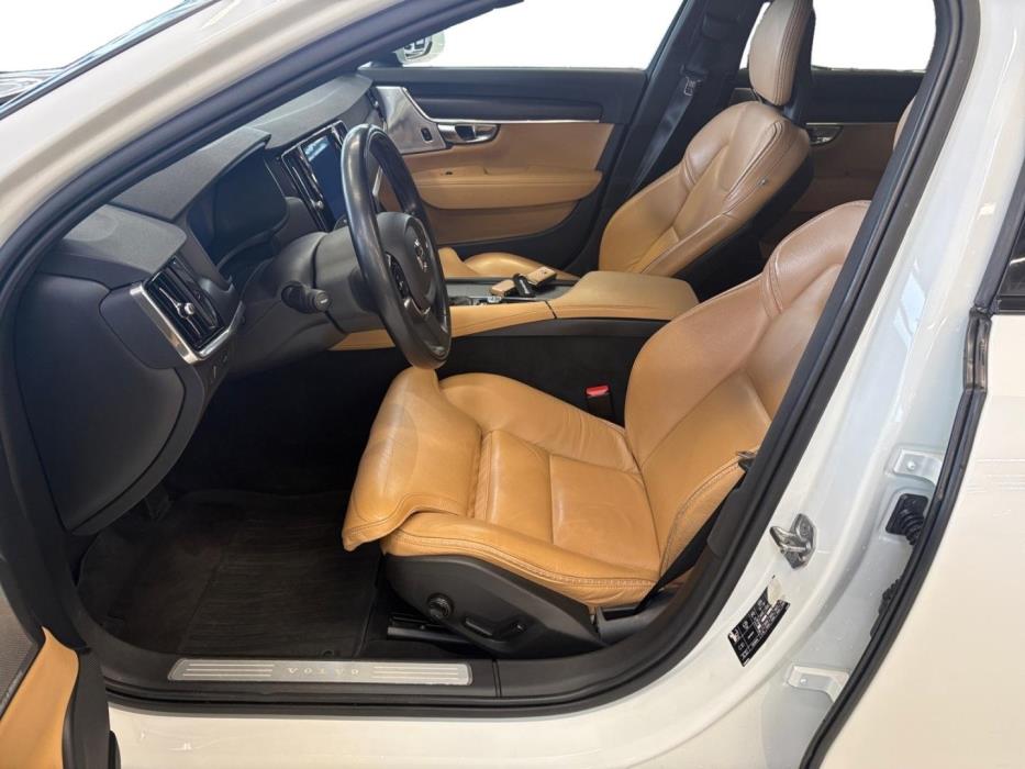 VOLVO V90 Cross Country 2017