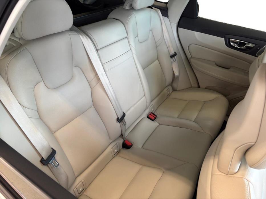 VOLVO XC60 2018