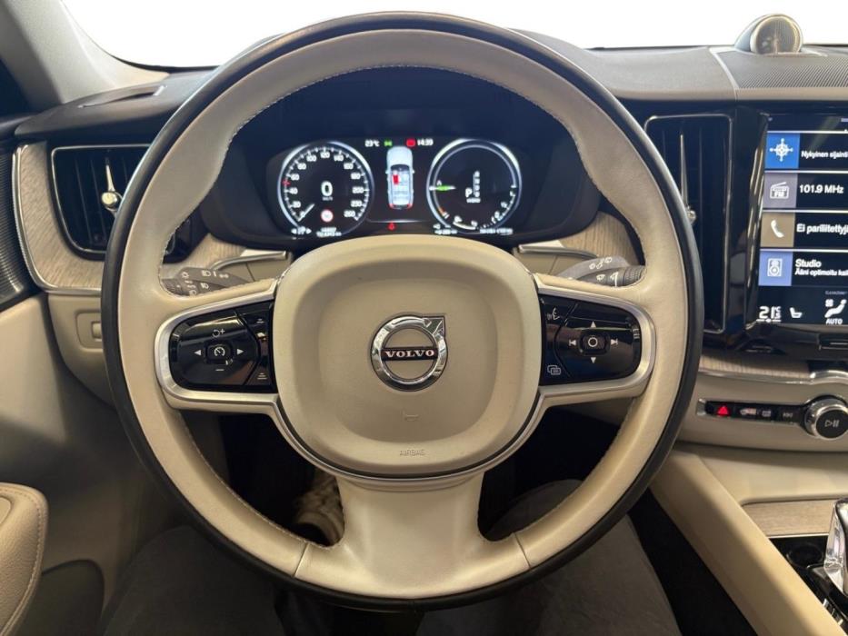 VOLVO XC60 2018