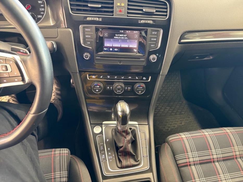 VOLKSWAGEN Golf 2013