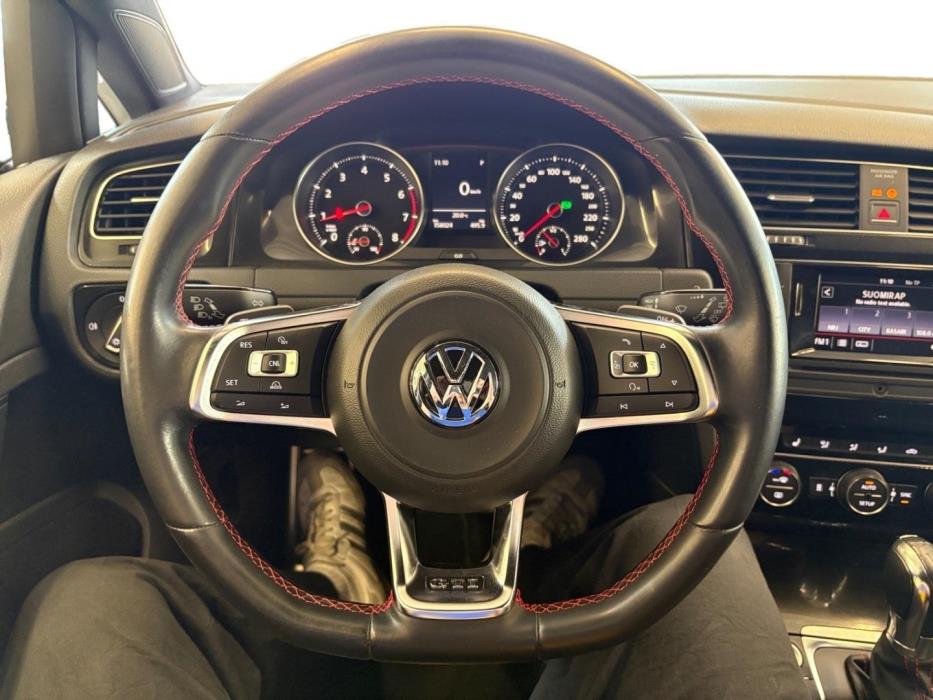VOLKSWAGEN Golf 2013