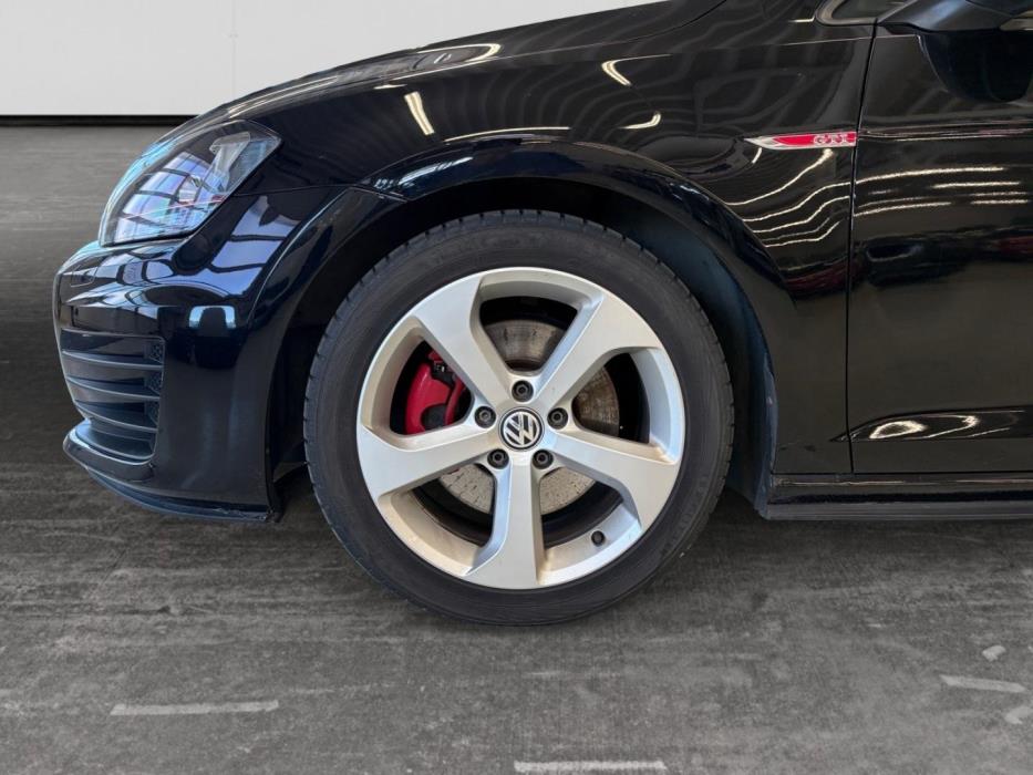 VOLKSWAGEN Golf 2013