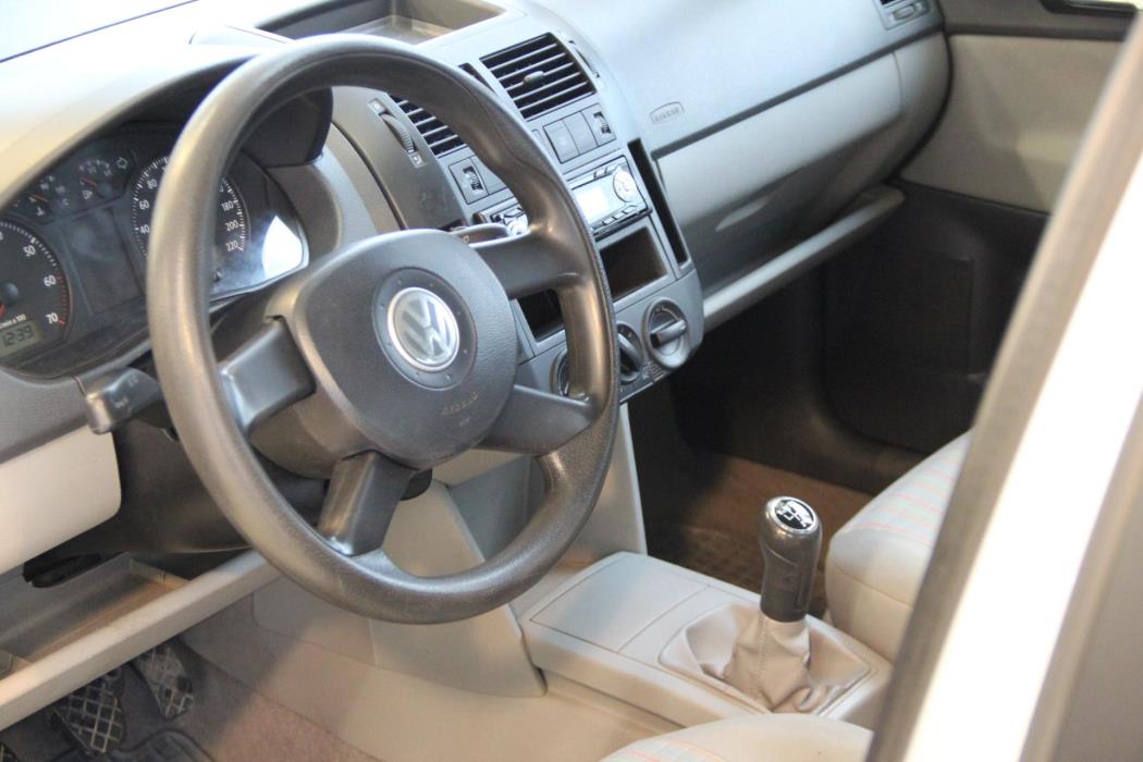 VOLKSWAGEN Polo 2005