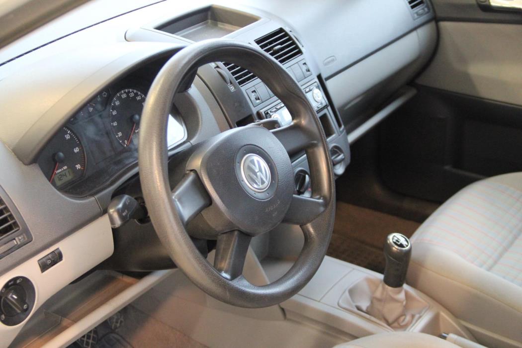 VOLKSWAGEN Polo 2005