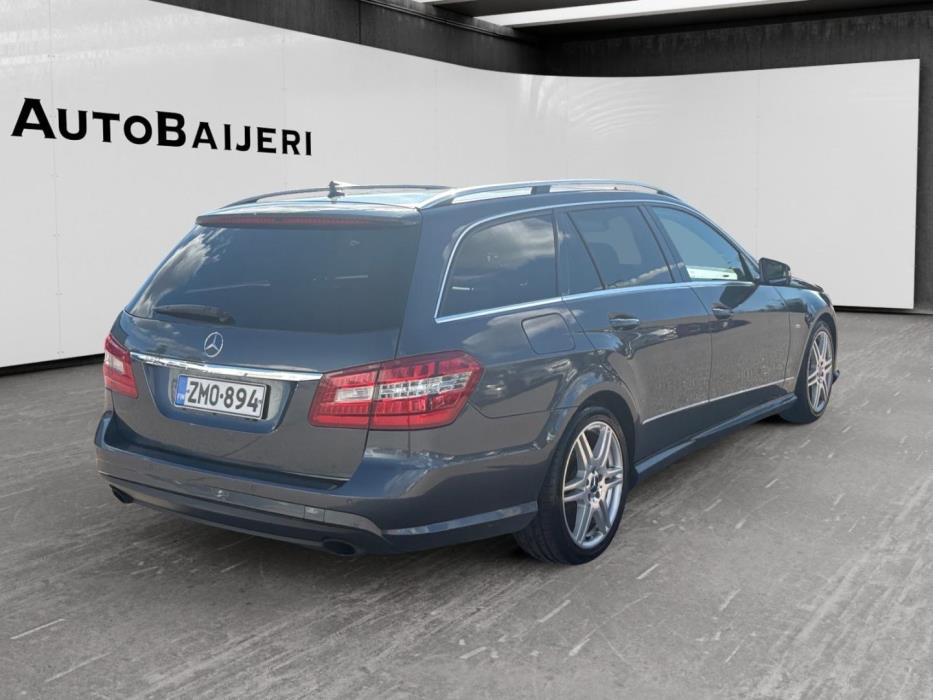MERCEDES-BENZ E 2010