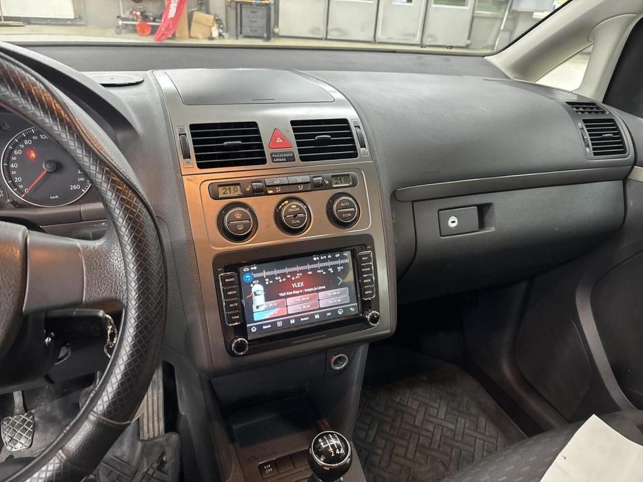 VOLKSWAGEN Touran 2008