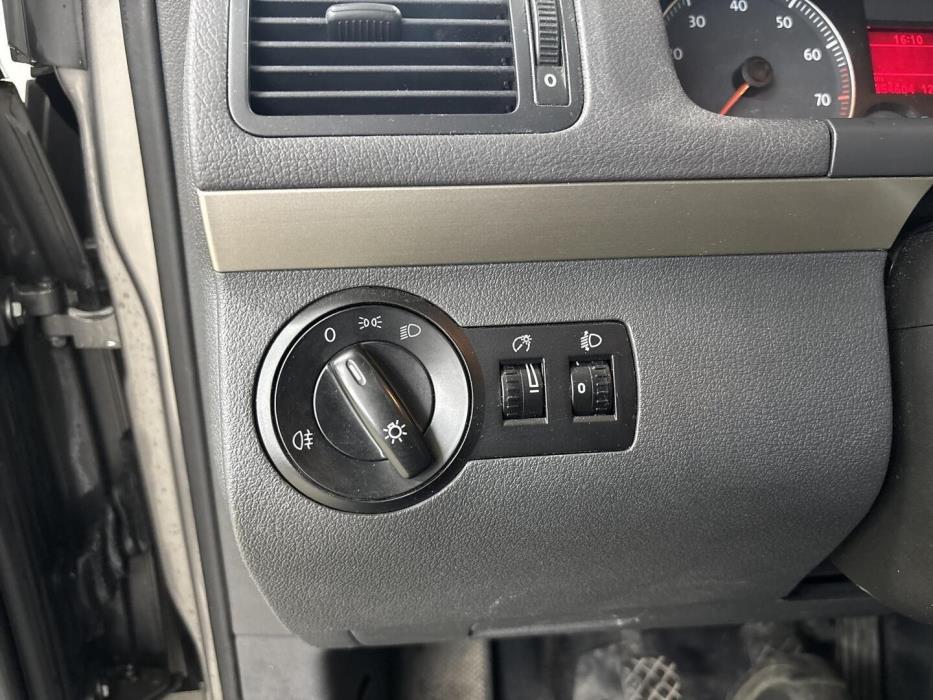 VOLKSWAGEN Touran 2008