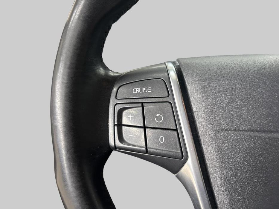 VOLVO V70 2015