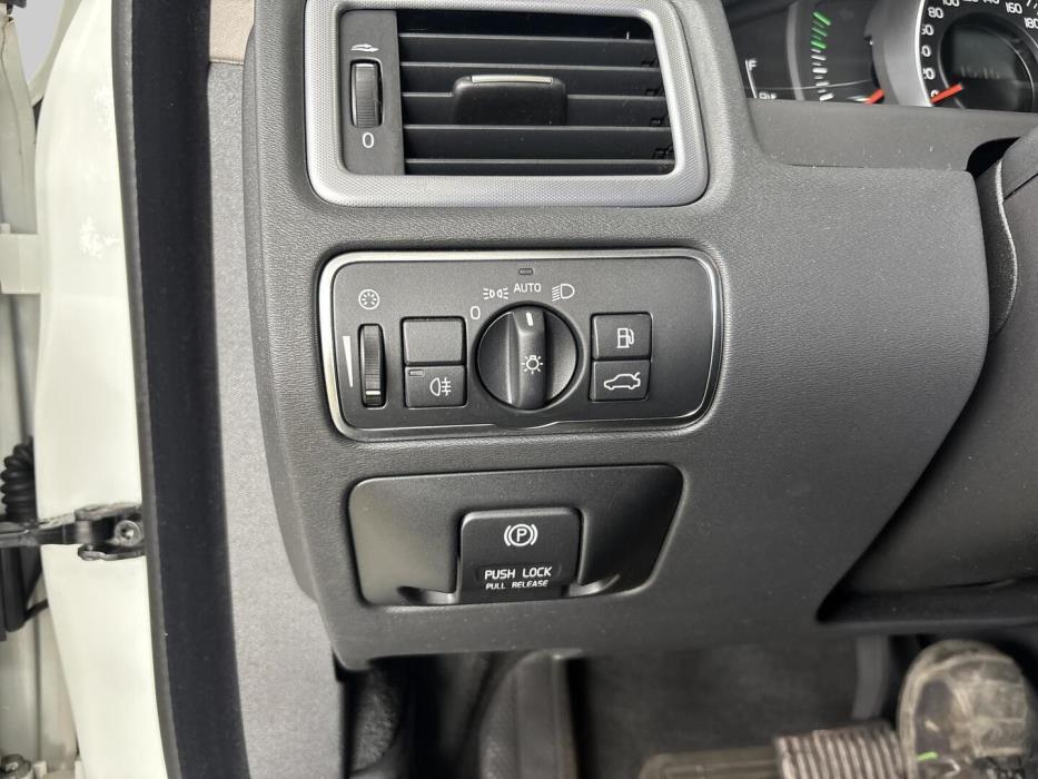 VOLVO V70 2015