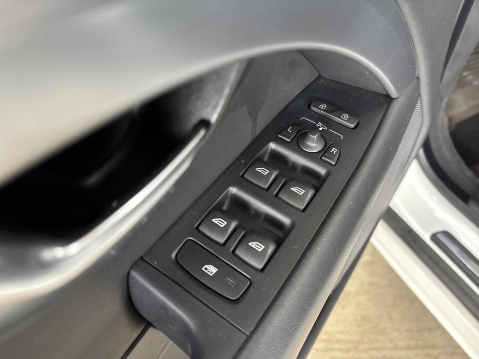 VOLVO V70 2015