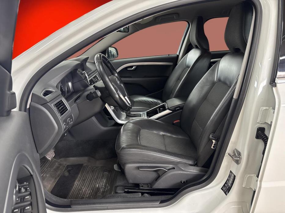 VOLVO V70 2015