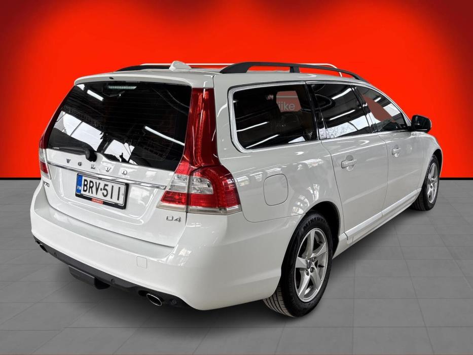 VOLVO V70 2015
