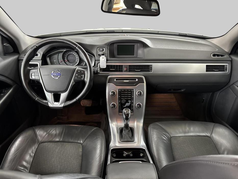 VOLVO V70 2015