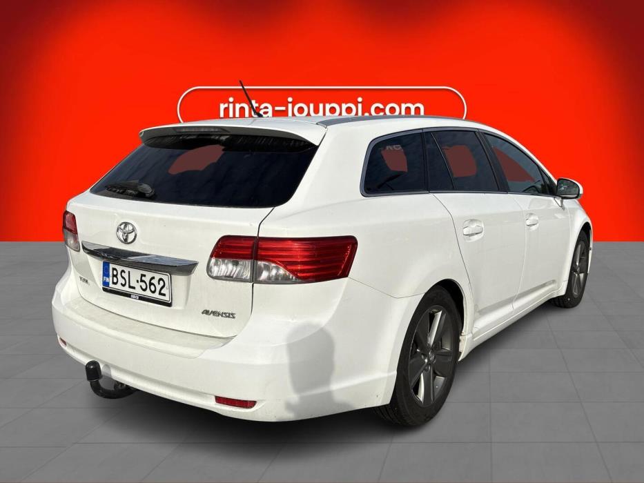 TOYOTA Avensis 2015
