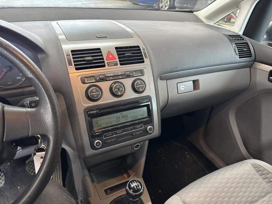 VOLKSWAGEN Touran 2009