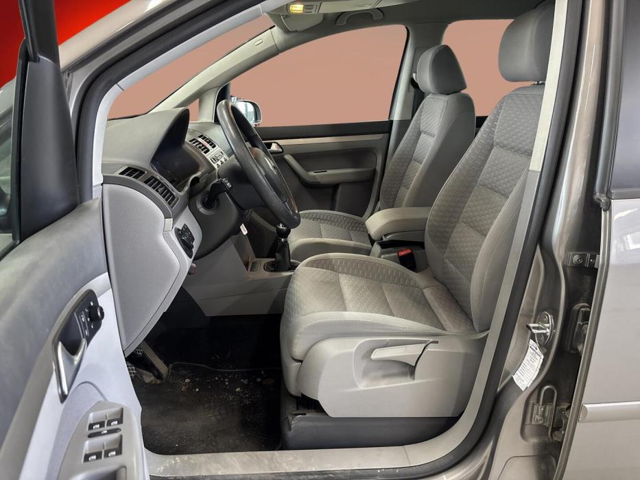 VOLKSWAGEN Touran 2009