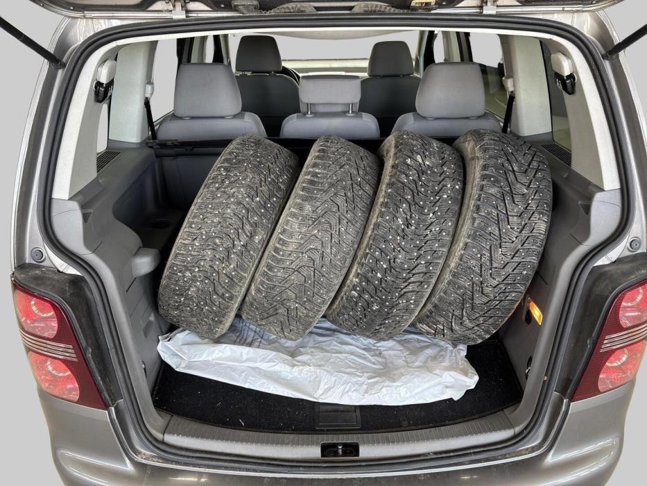 VOLKSWAGEN Touran 2009