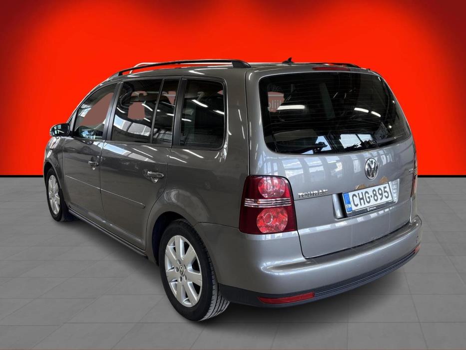 VOLKSWAGEN Touran 2009