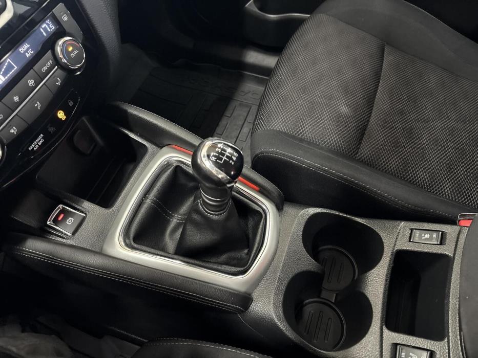 NISSAN Qashqai 2015