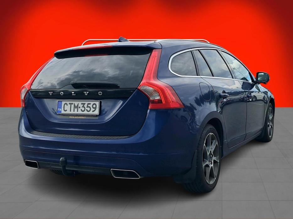 VOLVO V60 2015