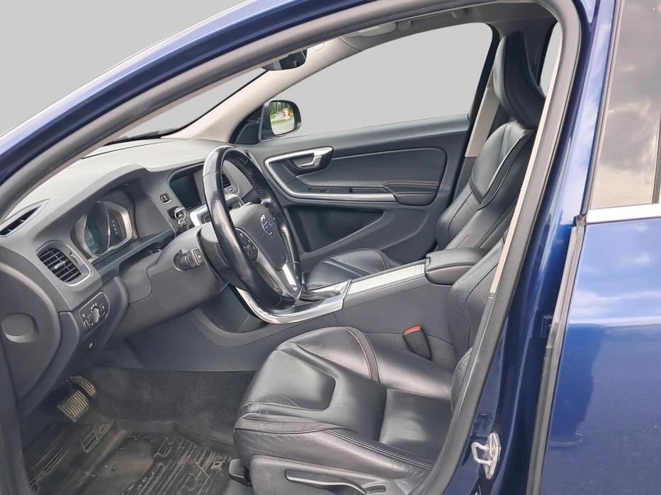 VOLVO V60 2015