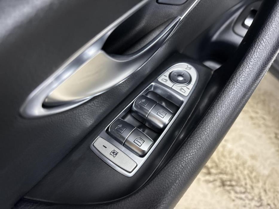 MERCEDES-BENZ E 2019