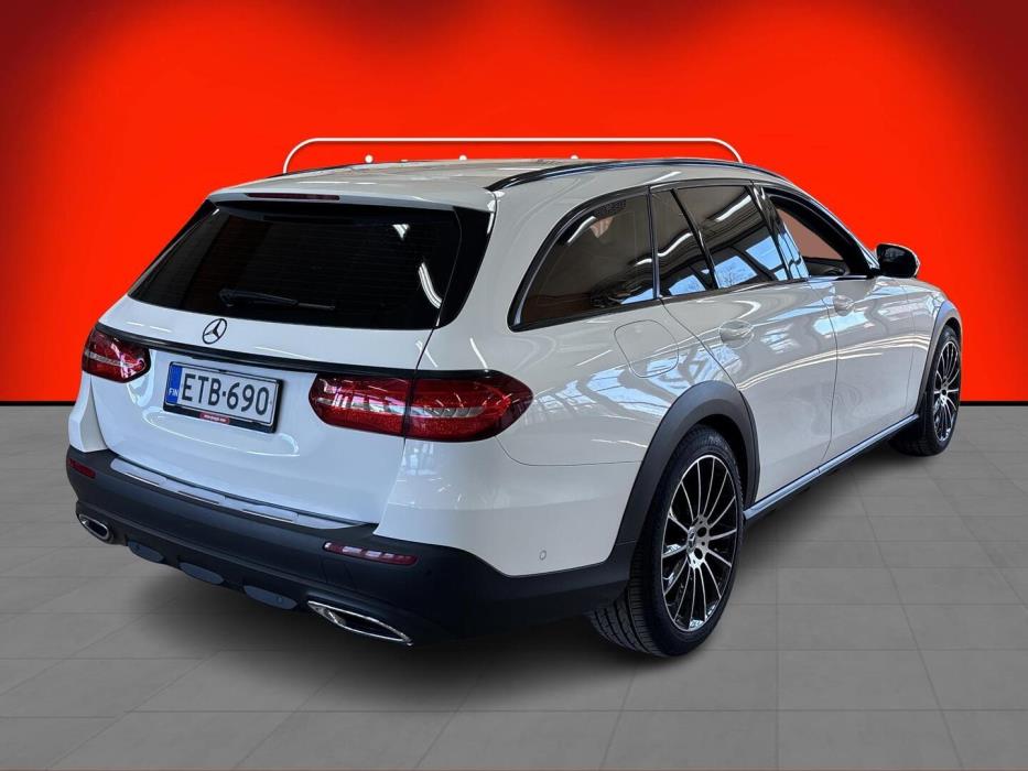 MERCEDES-BENZ E 2019