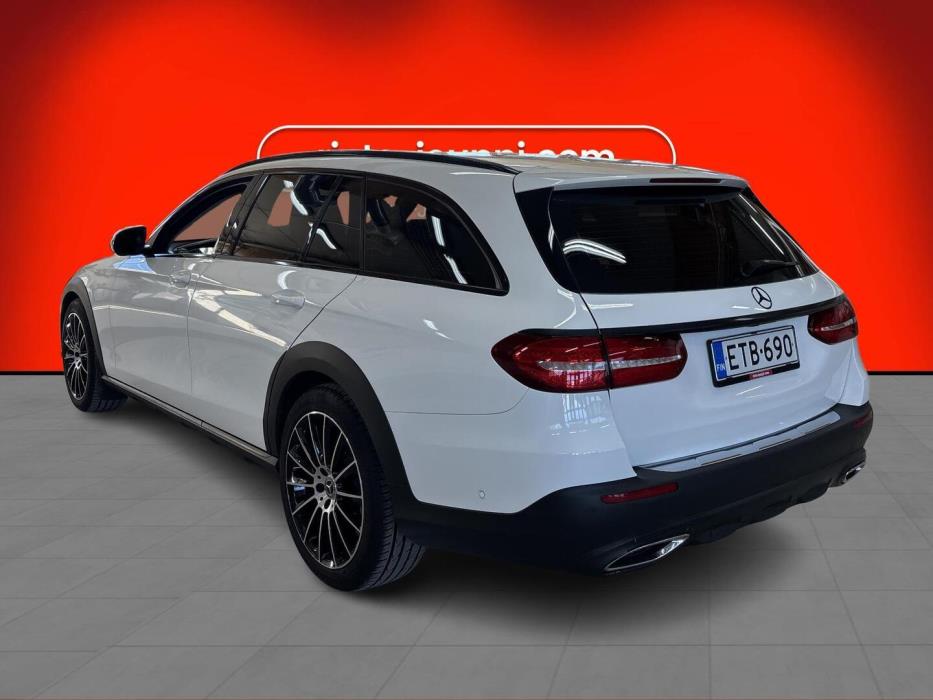 MERCEDES-BENZ E 2019