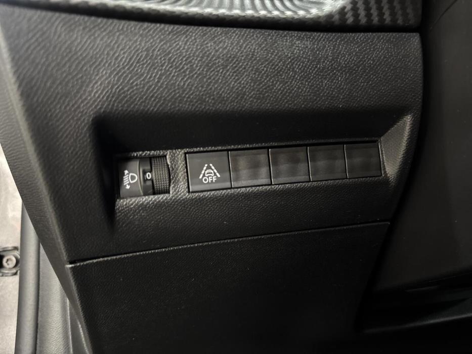 PEUGEOT 208 2022