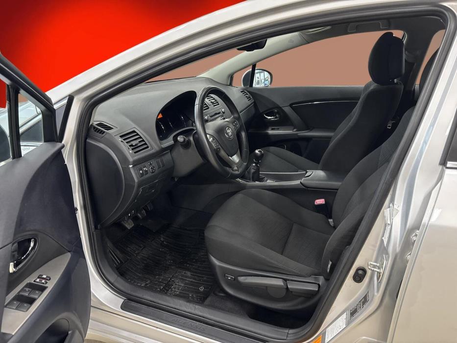 TOYOTA Avensis 2010