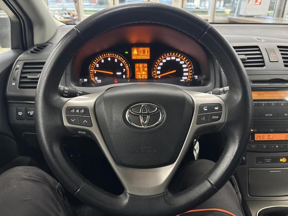 TOYOTA Avensis 2010