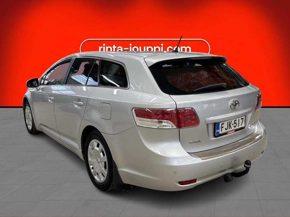 TOYOTA Avensis 2010
