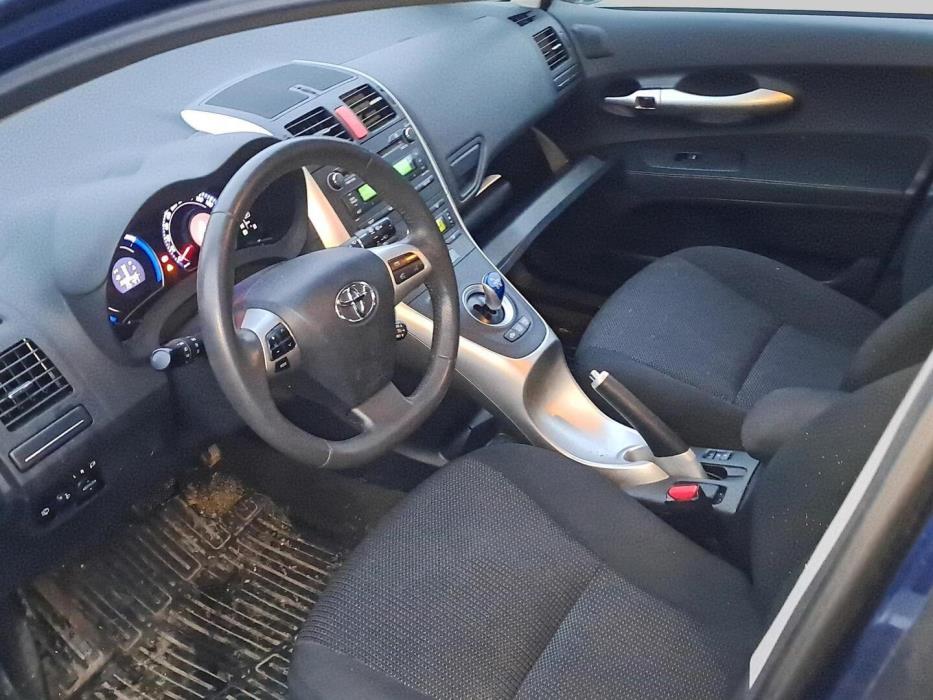 TOYOTA Auris 2011