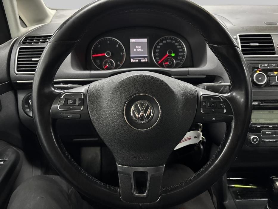VOLKSWAGEN Touran 2011