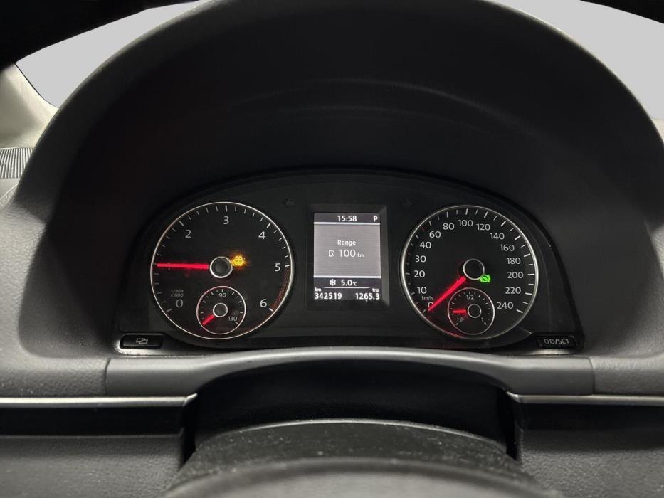 VOLKSWAGEN Touran 2011