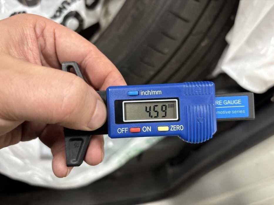 VOLKSWAGEN Touran 2011