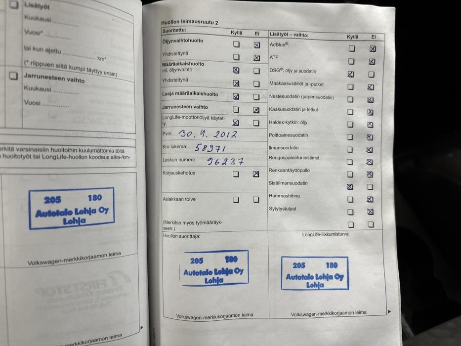 VOLKSWAGEN Touran 2011