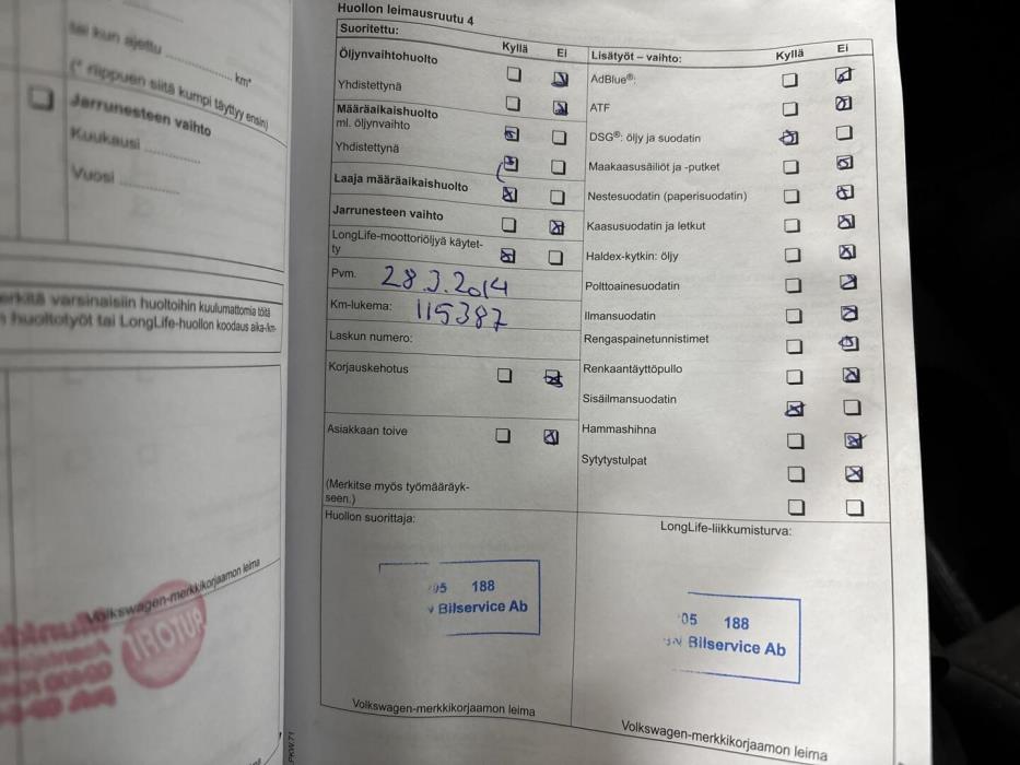 VOLKSWAGEN Touran 2011