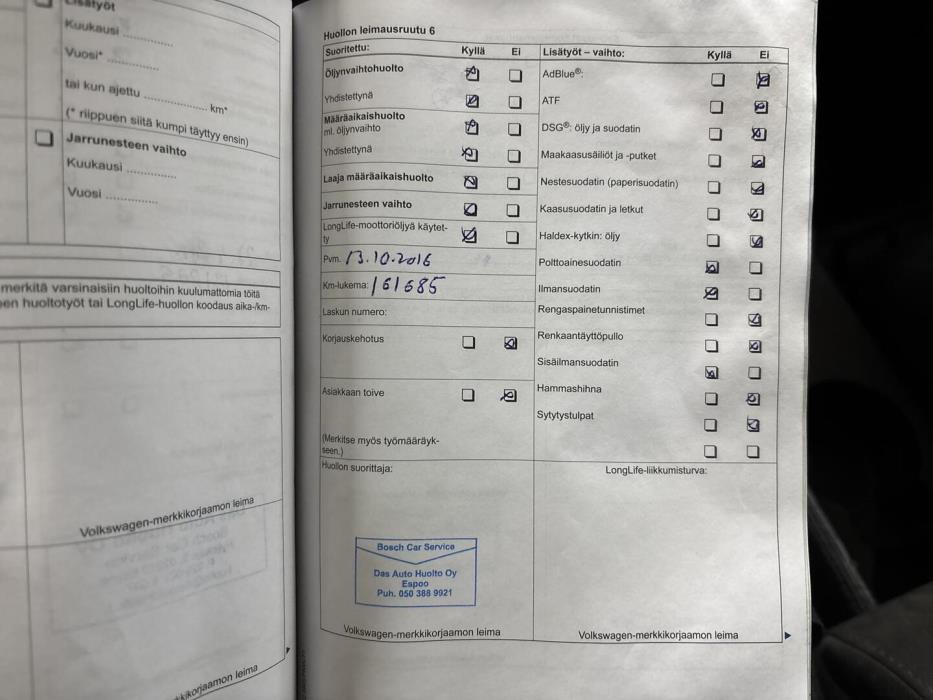 VOLKSWAGEN Touran 2011