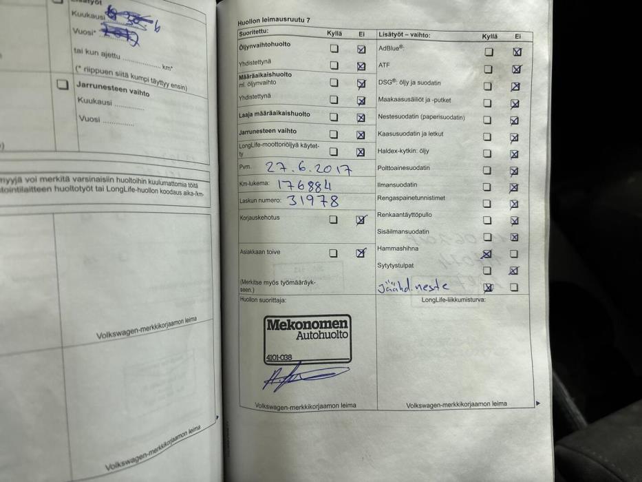 VOLKSWAGEN Touran 2011