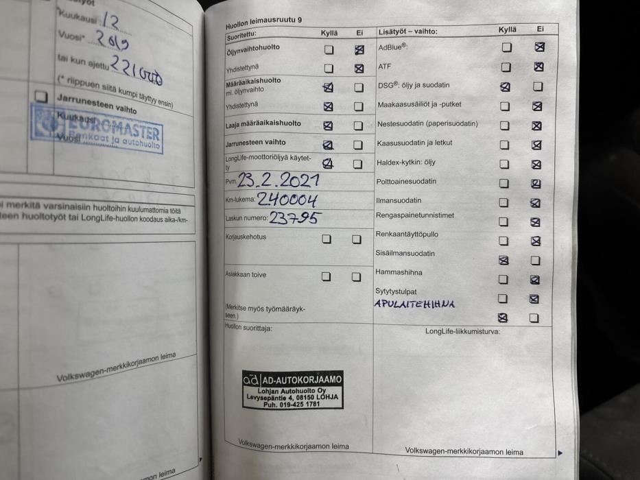 VOLKSWAGEN Touran 2011