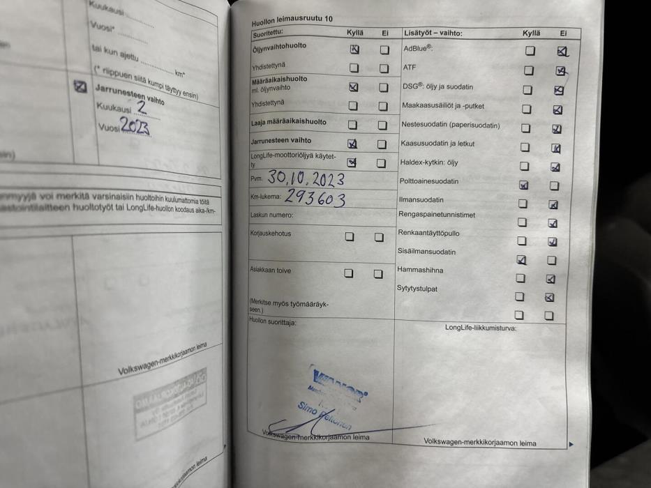 VOLKSWAGEN Touran 2011