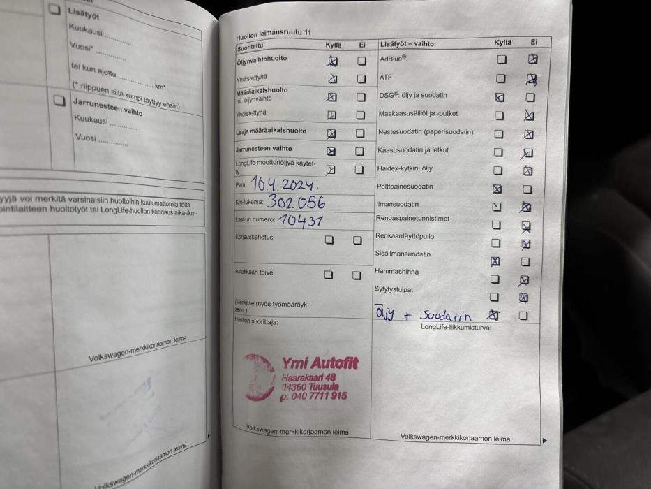 VOLKSWAGEN Touran 2011