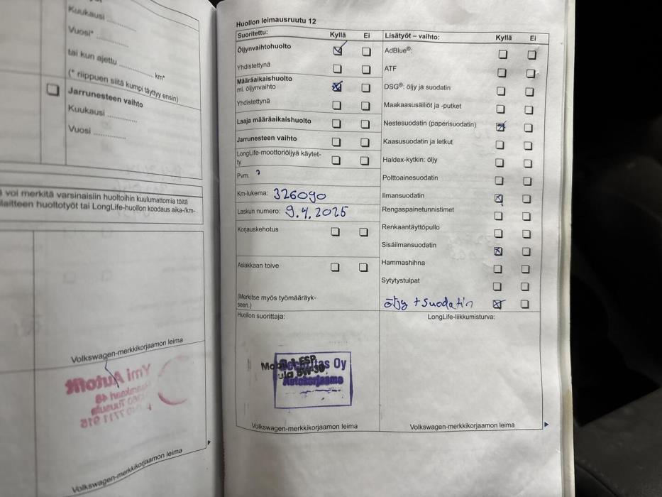 VOLKSWAGEN Touran 2011